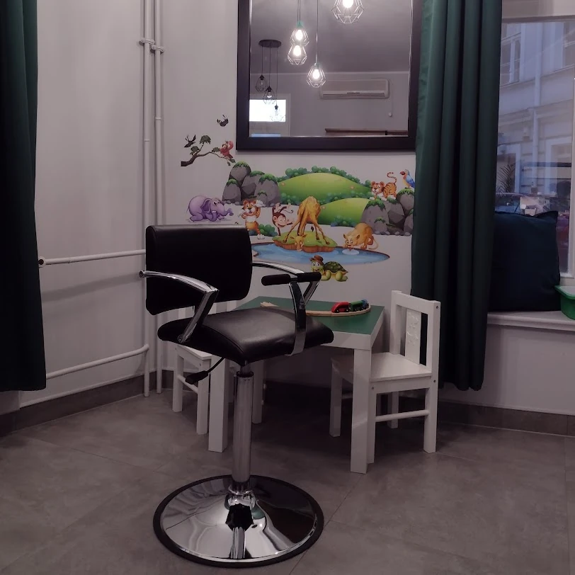 Kącik dla dzieci z zabawkami w salonie JAMA